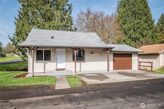 609 Woodard Ave NE, Castle Rock, WA 98611