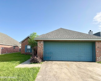 121 Troubadore Dr, Youngsville, LA 70592