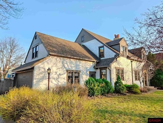 425 425 N 3rd St, St. Peter, MN 56082