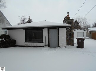 420 S Jennings St, Pinconning, MI 48650