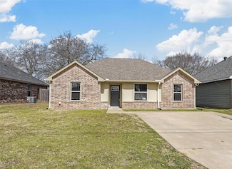 511 W Star St, Denison, TX 75020