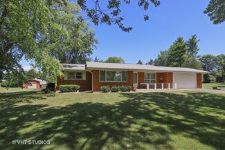 1190 Harwood Dr, Libertyville, IL 60048
