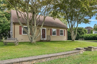 7 Annawamscutt Dr, Bristol, RI 02809