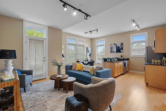 1706 18th Ave S Unit 301, Nashville, TN 37212
