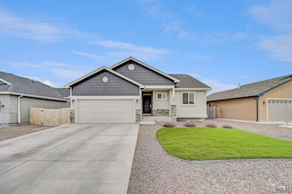 2404 Sunrise Ln, Pueblo, CO 81008