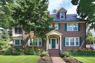 16 Ballard St, Newton Center, MA 02459