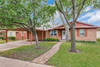 1422 Phillips St, Cleburne, TX 76033