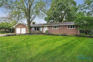 426 Hillcrest Dr, Bowling Green, OH 43402