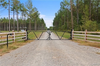 11 County Road 21, Moundville, AL 35474