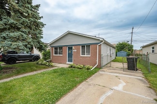 20327 Ellis St, Roseville, MI 48066