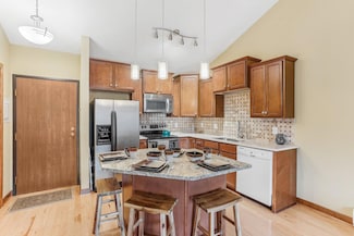 3850 Plymout Blvd Unit 318, Plymouth, MN 55446
