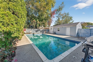 15 Don Ct, Pawtucket, RI 02861