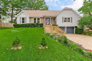 11808 Harrison Dr, Kansas City, MO 64131