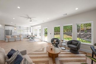 13 Autumn Oaks Dr Unit A, the Hills, TX 78738