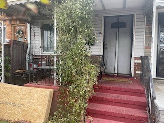 21857 139th Ave, Springfield Gardens, NY 11413