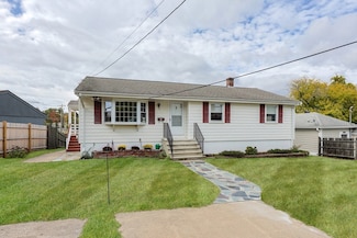 57 Beach St, Milford, MA 01757