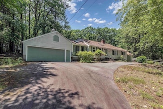 35 Royal Range Rd, Sandown, NH 03873