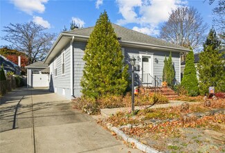 41 Whitcomb Rd, Riverside, RI 02915