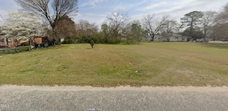 208 N Lee Ave, Dunn, NC 28334
