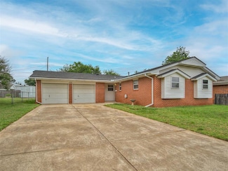 114 Platt Ln, Moore, OK 73160