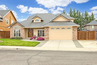 2070 Bluegrass Dr, Central Point, OR 97502