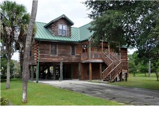 133 Melanie Ln, Apalachicola, FL 32320