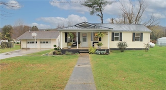 76 Helen St, Lesage, WV 25537