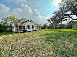 505 W Sylvia St, Beeville, TX 78102