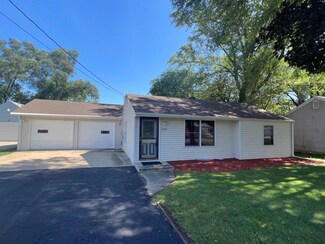 7415 Rogers St, Machesney Park, IL 61115
