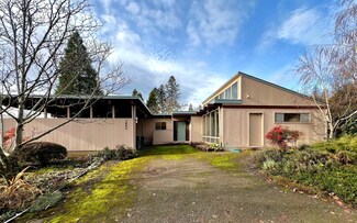 1440 NE 10th St, Grants Pass, OR 97526