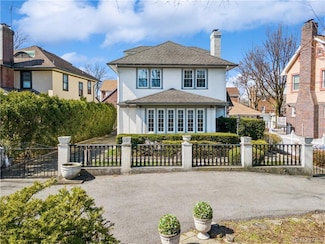 3350 Country Club Rd, Bronx, NY 10465