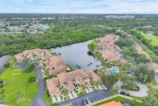 2004 Longpointe Cir Unit E2, Venice, FL 34293
