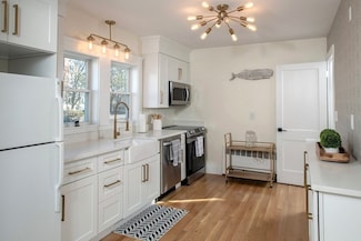 90 Manomet Ave, Hull, MA 02045