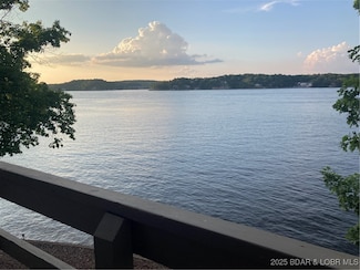 28 Hawk Harbor Ln Unit 2D, Lake Ozark, MO 65049