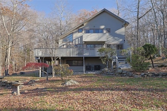 300 Clausland Mountain Rd, Orangetown, NY 10913