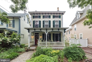 212 W Court St, Doylestown, PA 18901