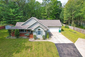 2442 S Roscommon Rd, Prudenville, MI 48651