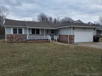711 Country Cir, Tahlequah, OK 74464
