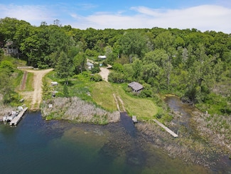 3115 Perch Point Dr, Hope Township, MI 49046