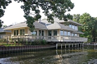 9611 Captains Dr, Algonquin, IL 60102