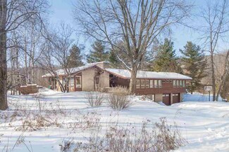 4537 Oak Valley Rd, Cross Plains, WI 53528