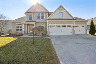 1205 Farm Lake Dr, Mahomet, IL 61853