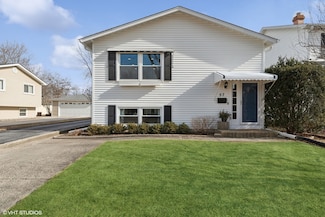 57 N Pershing Ave, Mundelein, IL 60060
