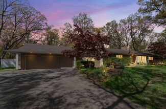 6 West Rd, Chesterton, IN 46304