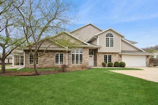 27 Camborne Cir, Iowa City, IA 52245