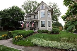 302 N Main St, Saint Elmo, IL 62458