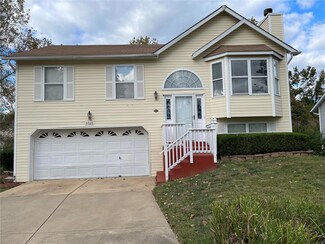 5025 Old Jamestown Forest Dr, Florissant, MO 63033