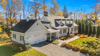 21 Grove Ave, Groton, CT 06340