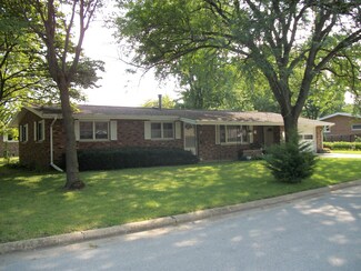 8 Loreen Dr, Paxton, IL 60957