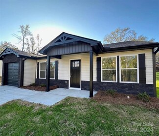 824 Fairwood Dr, Woodruff, SC 29388